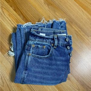 Junior’s PacSun Baggy Denim Ripped Jeans.